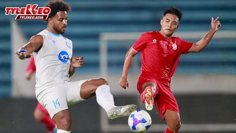 Tiền Đạo Nguyễn Xuân Son Trở Lại Sau 10 Tháng: Tin Vui Cho Đội Tuyển Việt Nam Hình ảnh Nguyễn Xuân Son trở lại trên sân cỏ trong trận thắng của CLB Nam Định